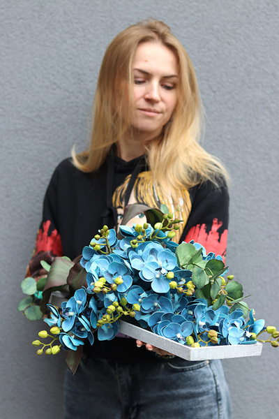 Dekoria Blue Orchid, kompozycja nagrobna na tacy	