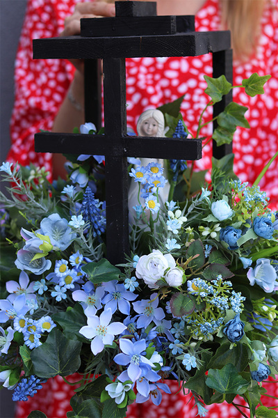 Blue Angelo Garden Wood, kompozycja nagrobna w lampionie