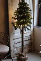 Zielona Panna LED 2, wysoka choinka sztuczna w jucie