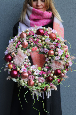 Sweet Winter, różowy bożonarodzeniowy wianek, śr.38cm 