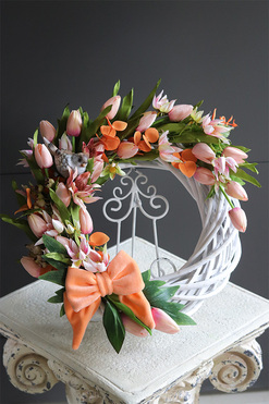 Morello Spring, wianek z tulipanami na drzwi, rozp.43cm 