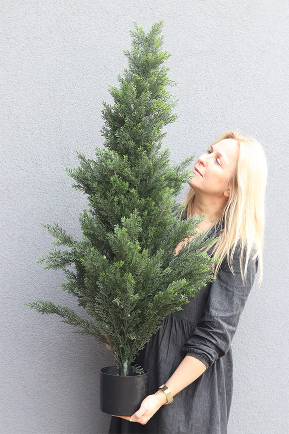 Tuja, drzewko sztuczna roślina w doniczce