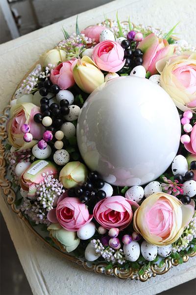 Bedra Easteria, wielkanocny stroik z porcelanowym jajem, śr.33cm