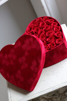 czerwony flowerbox z różami na walentynki, Serce Premium