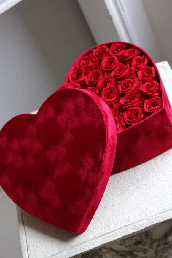czerwony flowerbox z różami na walentynki, Serce Premium