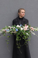 Longia Pastelia, kompozycja kwiatowa na długi stół