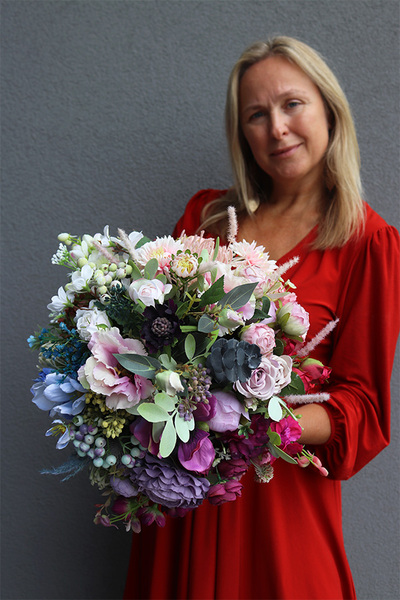 Meronia, kompozycja kwiatowa wielostronna