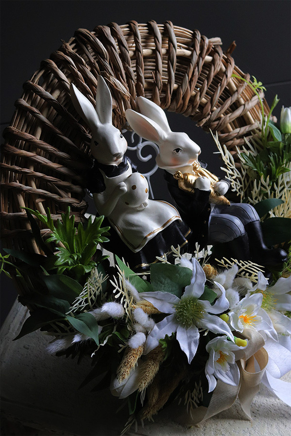 Siedzące Zające, wiosenny wianek dekoracyjny