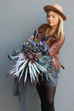 Mortario Violet, duży nowoczesny bukiet nagrobny, dł.98cm