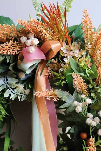 Blusite, wiosenny wianek z tulipanami