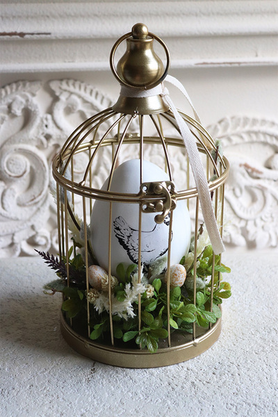 Klatka Wielkanocna, dekoracja z jajem