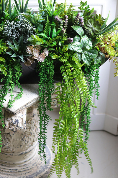 Black Laos Sukulenty, zielona kompozycja w czarnej donicy