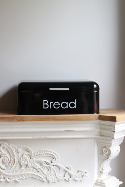 Bread, metalowy chlebak, czarny