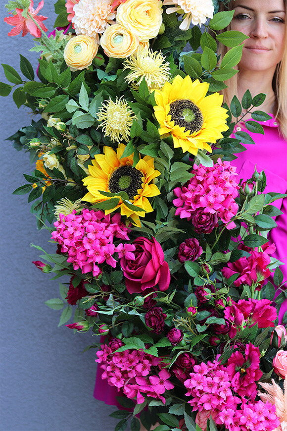 Benettoni, bogata girlanda kwiatowa