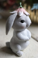 Sweetie Bunny, wielkanocna figurka zajączek, różowy kwiatek