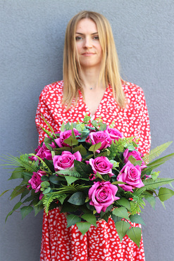 Różany Ogród, kompozycja nagrobna w misie, wym.33x57cm