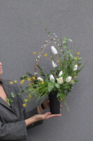 Easter Tulips, wielkanocny bukiet nagrobny we wkładzie