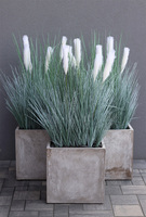 Concrete Square 2, wysokiej jakości sztuczna trawa w betonowej donicy