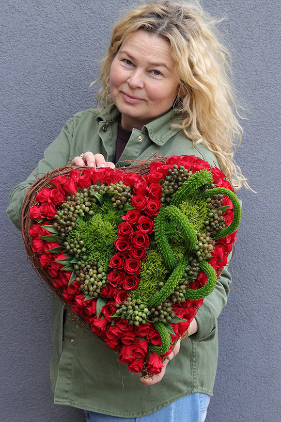 Scarlett, dekoracja nagrobna serce