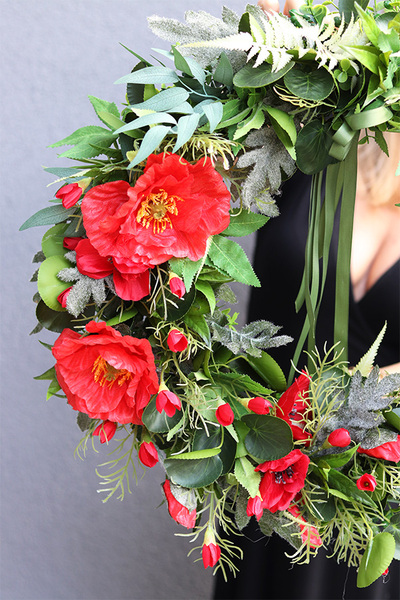 U Tereni, ozdobny wianek z makami