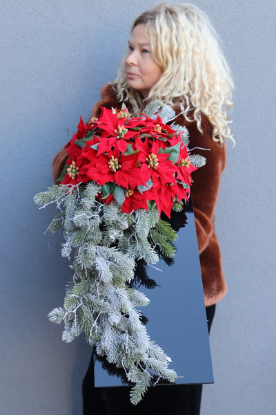 New Design Red Christmas, dekoracja nagrobna na czarnej podstawie