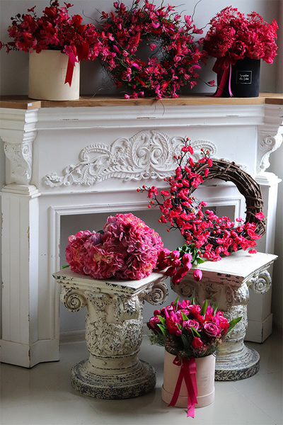 Magenta, wiosenny flowerbox z tulipanami