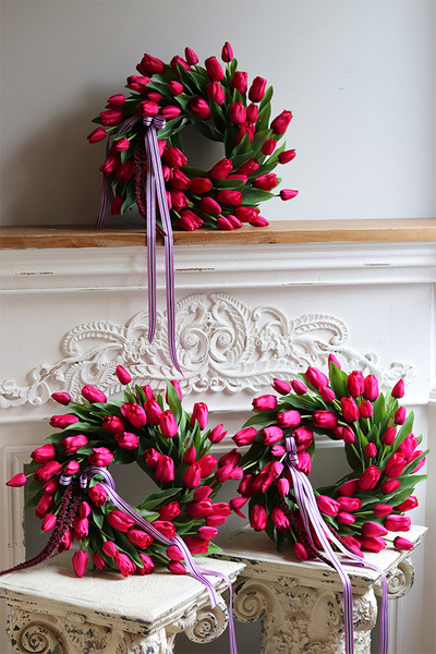 Witaj Wiosno Magenta, wiosenny wianek z tulipanów	