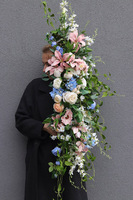 Longia Pastelia, kompozycja kwiatowa na długi stół