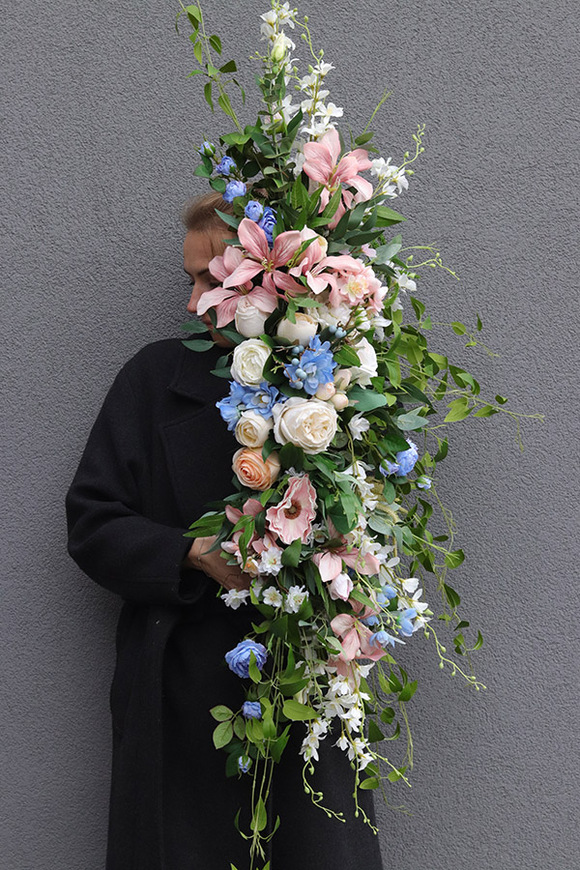 Longia Pastelia, kompozycja kwiatowa na długi stół