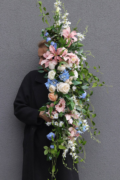 Longia Pastelia, kompozycja kwiatowa na długi stół