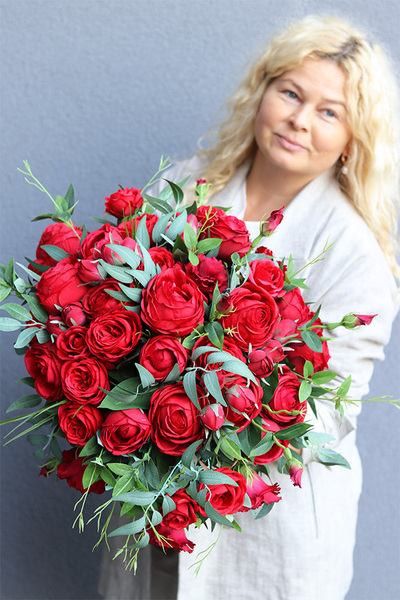 Czerwona Łuna 2, kompozycja nagrobna w misie