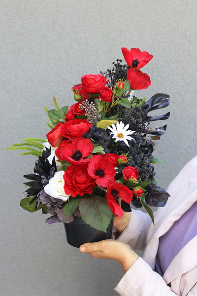 Konfella, kompozycja kwiatowa w donicy