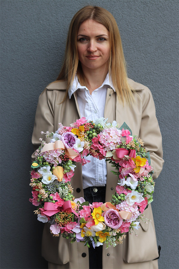 Neretta, kwiatowy wianek na drzwi