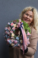 Momena, pastelowy wianek na drzwi