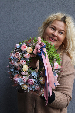 Momena, pastelowy wianek na drzwi, śr.30cm