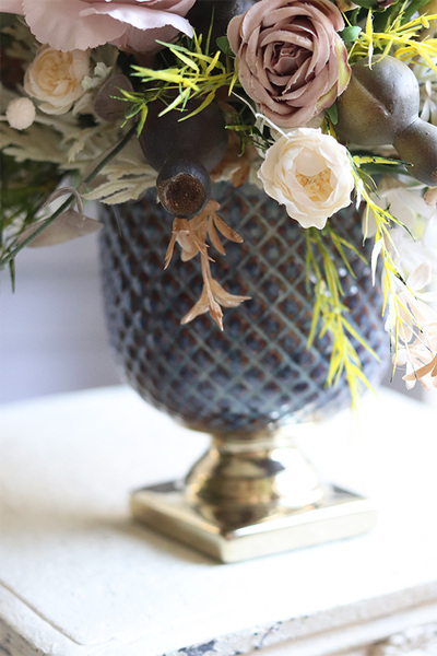 Organza, kompozycja kwiatowa w pucharze, wys.44cm