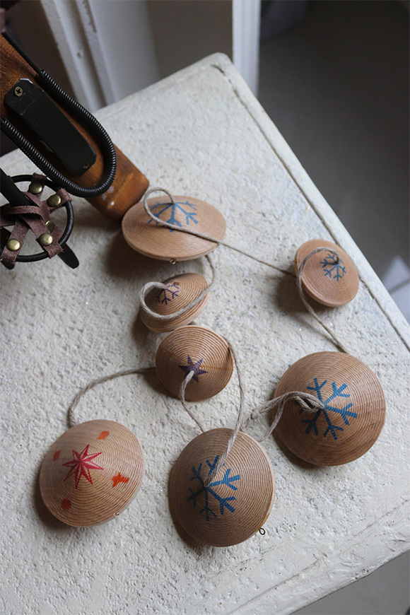 Modern Wood, drewniana zawieszka łańcuch, ze wzorem