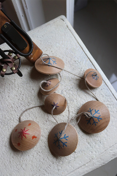 Modern Wood, drewniana zawieszka łańcuch, ze wzorem