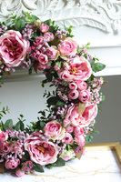 Rosa Aria, piękny kwiatowy wianek na drzwi