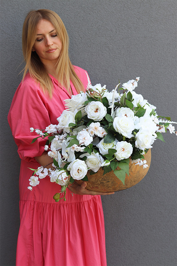 Złota Rezydencja Lorient, kompozycja kwiatowa w złotej misie	