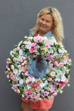 Nelida 2, różowy wianek na drzwi, śr.49cm