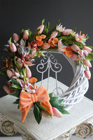 Morello Spring, wianek z tulipanami na drzwi