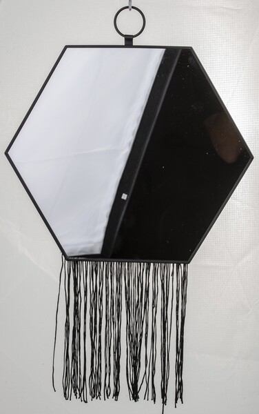 Hexagon A, lustro w czarnej ramie, wym.47x30cm 