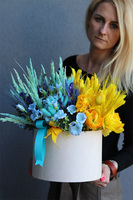 Ukraina Boho, flowerbox z dekoracją w barwach narodowych Ukrainy