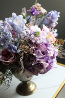 Violet Ambiente, kompozycja kwiatowa w naczyniu