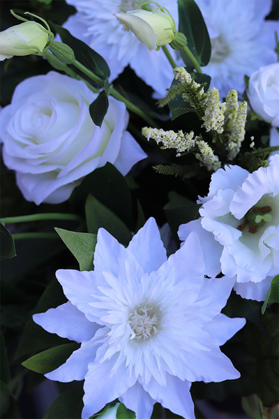 Balerio, biały bukiet nagrobny we wkładzie, wys.52cm