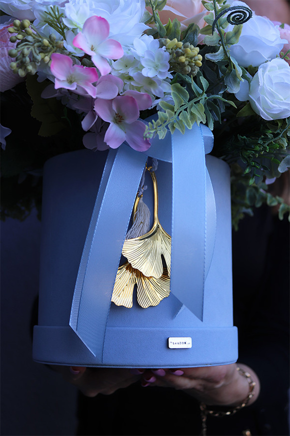 Vellurra Light Blue, welurowy flowerbox z zawieszką, wys.42cm  