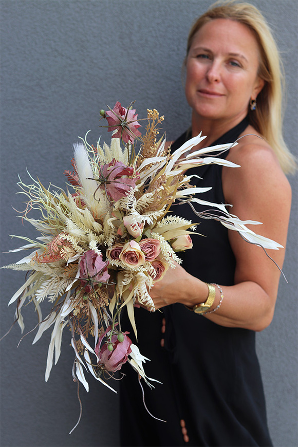 Glorioza Boho, kompozycja w cementowym pucharze