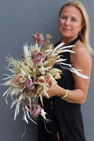 Glorioza Boho, kompozycja w cementowym pucharze