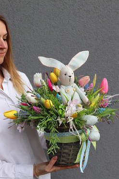 Radosna Wiosna 2, koszyczek wielkanocny z zającem, wym.42x42cm